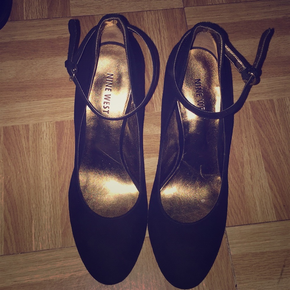 Nine West black suede wedges